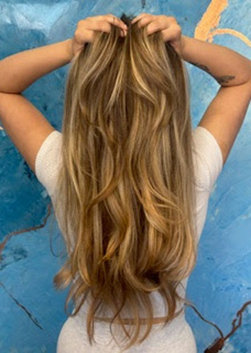 Blowdried brunette hair with blonde highlights.